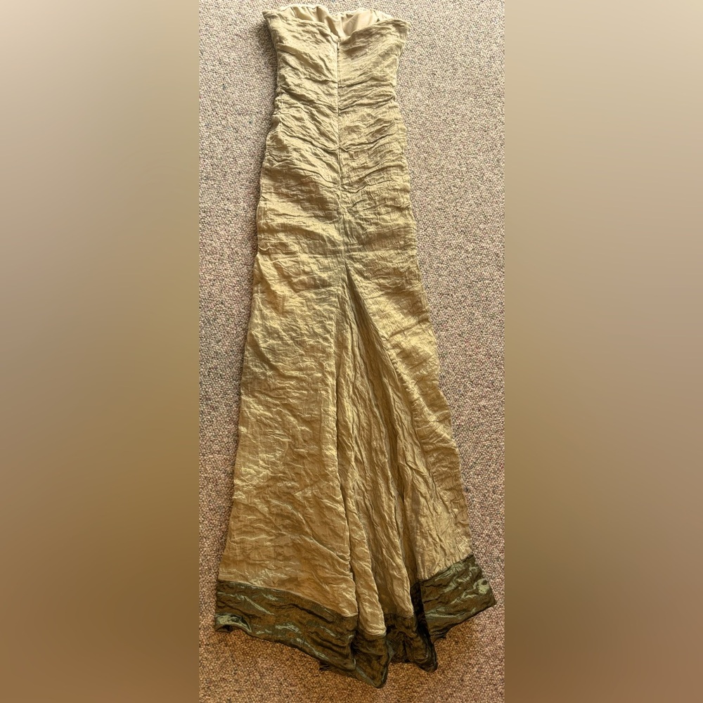 Nicole Miller Signature Metal Techno Trumpet Gown. Size 2 - Picture 2 of 4